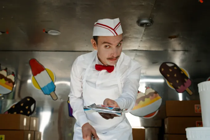 Ice Cream Man apresenta o sorveteiro psicopata em novo filme de terror dirigido por Eli Roth.