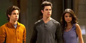Jake T. Austin comenta sua ausência como Max Russo em Os Feiticeiros Além de Waverly Place.