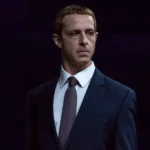 Jeremy Strong interpreta Mark Zuckerberg em The Social Reckoning, sequência de A Rede Social.