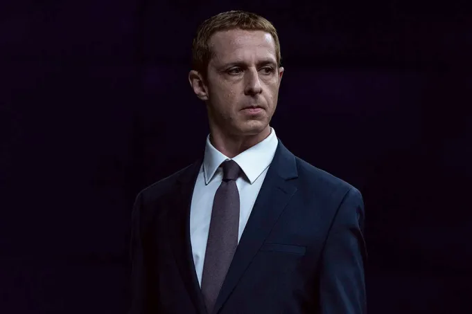 Jeremy Strong interpreta Mark Zuckerberg em The Social Reckoning, sequência de A Rede Social.