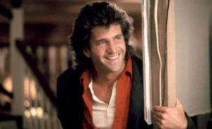 Mel Gibson participa de evento da FanExpo Canada após gesto que gerou críticas.