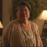 Mary Rivera em cena de Homem-Aranha: Sem Volta para Casa, filme da Marvel em que interpretou a avó de Ned Leeds.