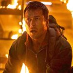 Glen Powell interpreta Ben Richards em “O Sobrevivente”, adaptação do romance de Stephen King.