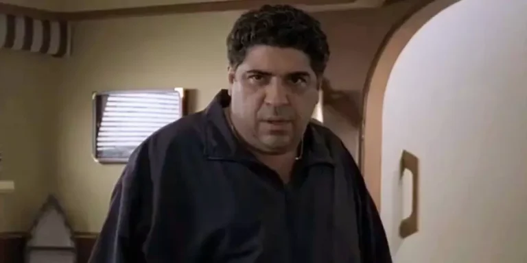 Vincent Pastore como Big Pussy em Família Soprano, personagem que marcou a carreira do ator na televisão.