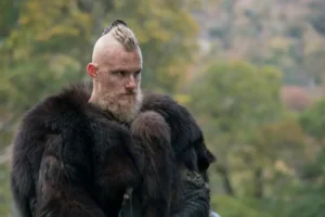 Alexander Ludwig antecipa novidades da 4ª temporada de “The White Lotus”.