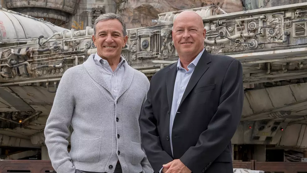 Bob Chapek acusa Bob Iger de ter articulado sua saída da Disney e relata em livro e entrevista sua versão sobre a demissão ocorrida em 2022.
