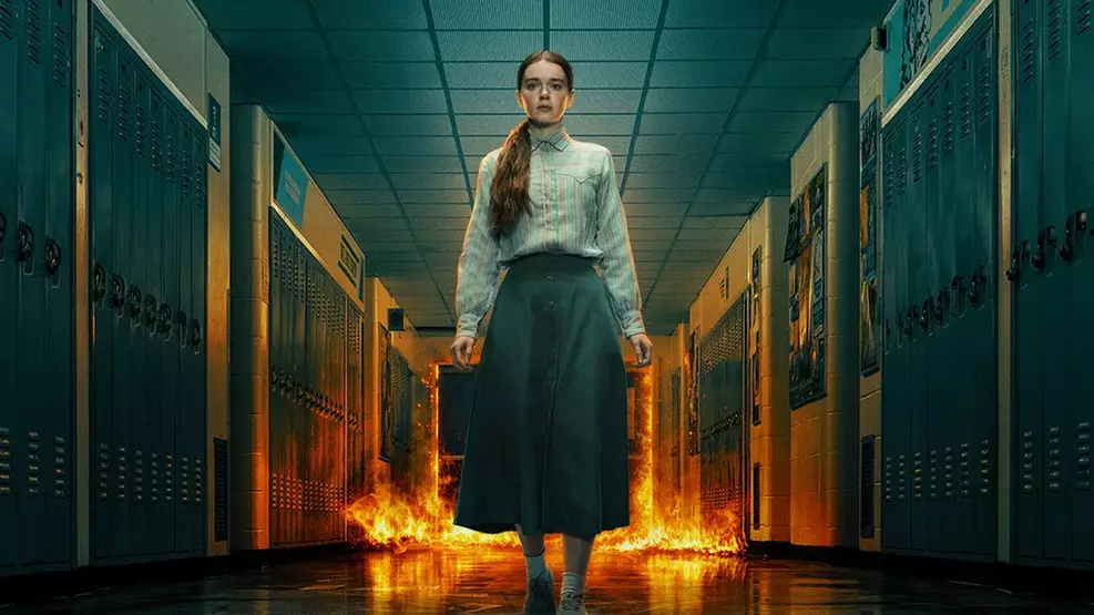 “Carrie, A Estranha” ganha nova versão com bullying nas redes sociais e terror de Mike Flanagan.