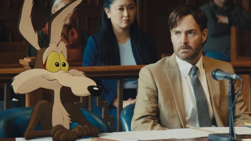 “Coyote vs. Acme” transforma os fracassos de Wile E. Coyote em uma história sobre persistência, responsabilidade e confronto com uma grande corporação.