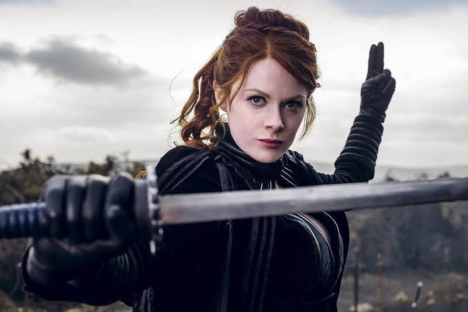 Emily Beecham Emily Beecham estrela “Echolalic”, novo filme de Peter Mackie Burns sobre uma assistente social que ultrapassa limites profissionais.