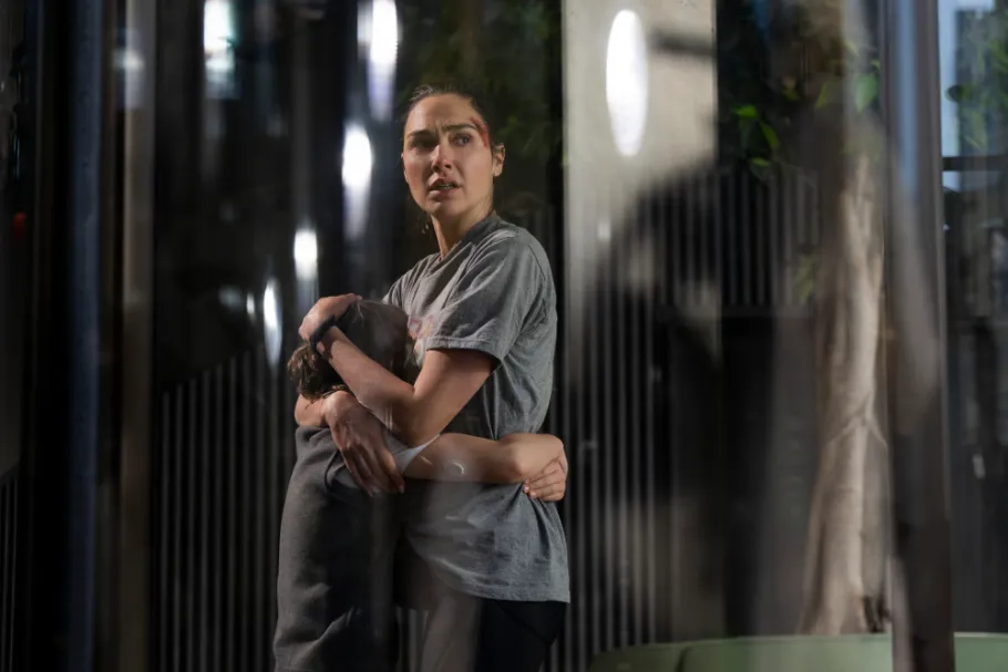 Gal Gadot interpreta Maia em "The Runner", thriller da Prime Video dirigido por Kevin Macdonald.