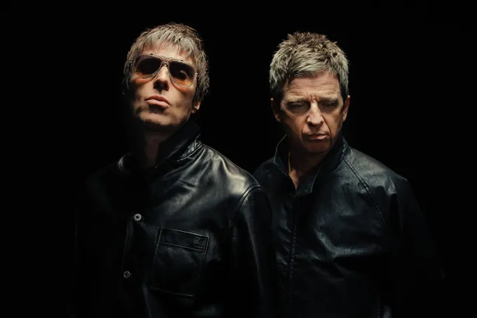 Oasis retorna a Knebworth para seis apresentações da turnê “Live ’27”.