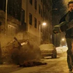 "Resident Evil" apresenta Bryan diante de criaturas e ameaças em uma jornada de sobrevivência.