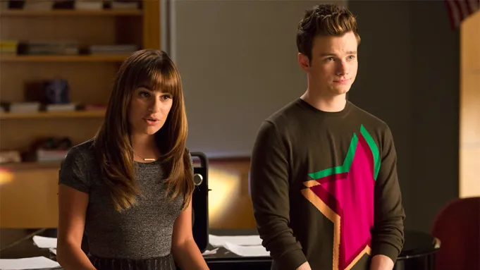 Ryan Murphy conclui roteiro para possível retorno de “Glee”.
