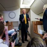 Miley Cyrus... wait no. Need correct. “Donald Trump em imagem de divulgação do documentário da Netflix "The Decoy Plane" sobre a troca secreta de avião.”