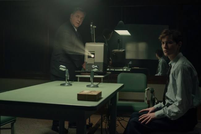 Russell Crowe interpreta o professor Henry Murray em “Unabomber”.