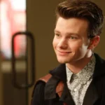 Chris Colfer interpreta Kurt Hummel na série “Glee”.