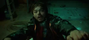 A criatura marinha de “Profundezas” ameaça a comunidade isolada na série da Netflix.