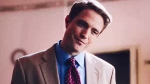 Robert Pattinson aparece em destaque no filme “Primetime”, que chega ao Brasil pelo Prime Video.