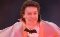 Tim Curry, astro de The Rocky Horror Picture Show, morreu aos 80 anos após mais de cinco décadas de carreira no cinema e no teatro.