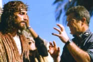 Cena de A Paixão de Cristo dirigido por Mel Gibson com foco em Jesus interpretado por Jim Caviezel