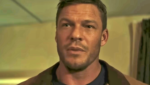 Alan Ritchson em cena da série Reacher do Prime Video