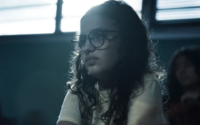 Cena de ALPHA no novo trailer divulgado antes da estreia do filme de Julia Ducournau no Brasil.