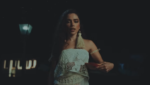 Anitta caracterizada como Pombagira em cena do clipe de “Desgraça”