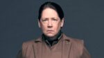 Ann Dowd interpreta Tia Lydia na série Os Testamentos