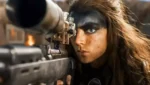 Anya Taylor-Joy durante a divulgação de Furiosa após revelar divergências criativas nos bastidores do filme.