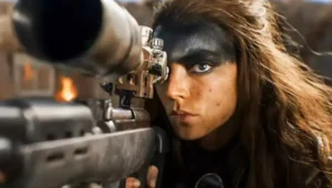 Anya Taylor-Joy durante a divulgação de Furiosa após revelar divergências criativas nos bastidores do filme.