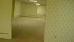 Backrooms: Um Não-Lugar expande para o cinema o fenômeno de horror criado na internet por comunidades online.