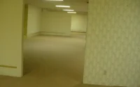 Backrooms: Um Não-Lugar expande para o cinema o fenômeno de horror criado na internet por comunidades online.