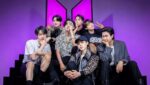 Membros do grupo BTS em show da turnê 2026