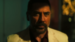 Frame do trailer de Cabo do Medo destaca a tensão entre os personagens de Amy Adams e Javier Bardem na nova série da Apple TV.