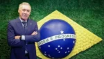 Carlo Ancelotti em projeto de documentário produzido por Paolo Sorrentino durante Cannes.