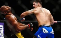 Chris Weidman é homenageado e entra no Hall da Fama do UFC durante o evento UFC 328.