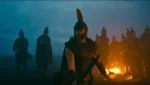 Christopher Nolan dirige cena prática de A Odisseia com dublês enterrados na areia.