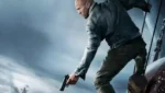 Código: Vingança destaca Jason Statham em nova cena de ação contra uma conspiração.