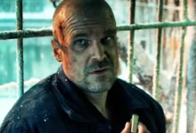 O ator David Harbour em evento oficial, conhecido por seu papel como Jim Hopper em Stranger Things.