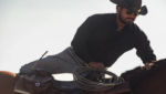 Dutton Ranch episódio 3 mostra Rip lidando com crise no rebanho enquanto conflitos pessoais se intensificam no rancho.