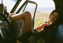 Exibição especial de Euphoria no Coachella com público assistindo ao ar livre