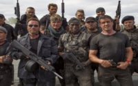 Anúncio de Expendabelles durante o Festival de Cannes 2026 ligado à franquia Os Mercenários.