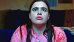 Faces da Morte Barbie Ferreira como moderadora de conteúdo em trailer sangrento do reboot