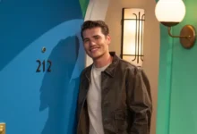 Gregg Sulkin caracterizado como o lobisomem Mason Greyback no set de filmagens de Os Feiticeiros Além de Waverly Place.