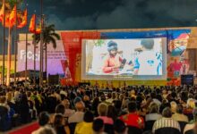 Cena do filme Feito Pipa destacando o protagonista Gugu nas paisagens de Quixadá, Ceará.
