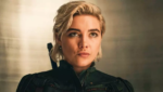 Florence Pugh em evento de divulgação de A Biblioteca da Meia-Noite, adaptação do best-seller de Matt Haig.