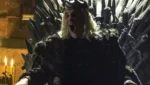 Arte de Game of Thrones com referência ao Rei Louco, tema da nova peça teatral da franquia