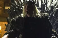 Arte de Game of Thrones com referência ao Rei Louco, tema da nova peça teatral da franquia