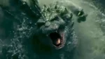 Cena do monstro gigante destruindo a cidade no trailer de Godzilla Minus Zero.