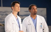 Dr. Blue Kwan em Grey’s Anatomy durante o desfecho da 22ª temporada da série.